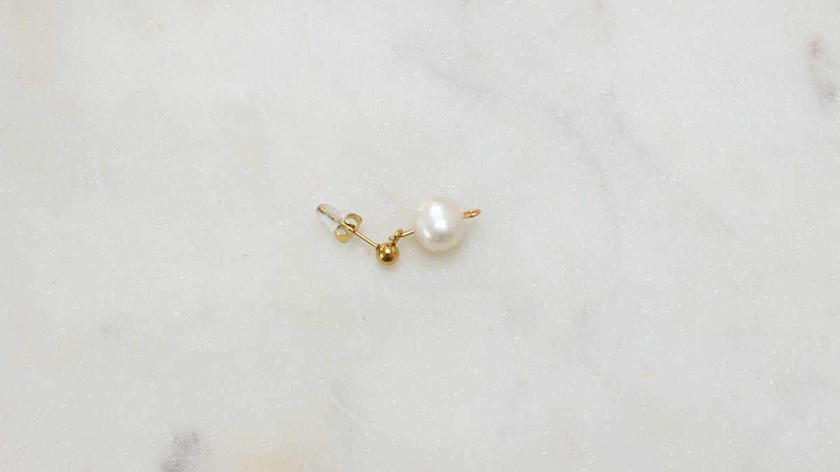Freshwater pearl dangling earrings : Step 2 Freshwater pearl dangling earrings : Step 2
