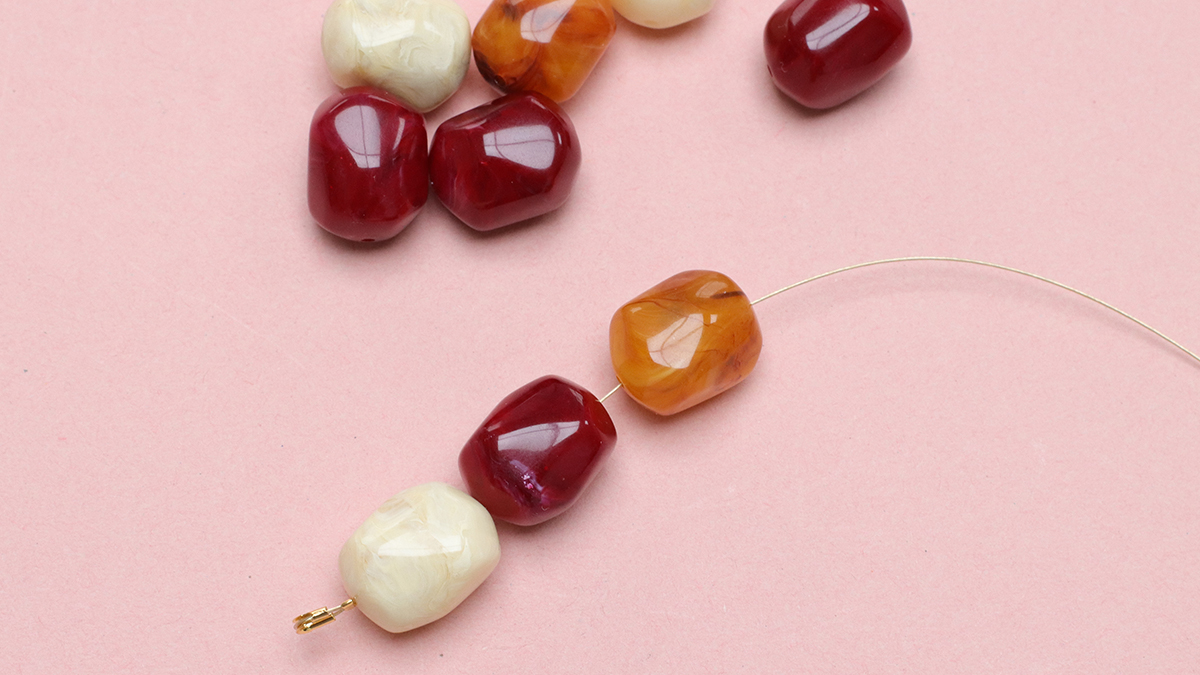 XXL colored pearl necklace with sun pendant : Step 2