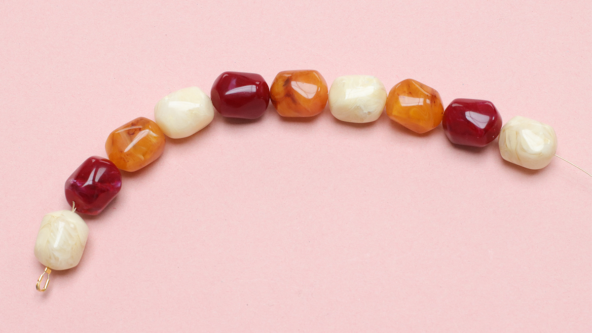 XXL colored pearl necklace with sun pendant : Step 3