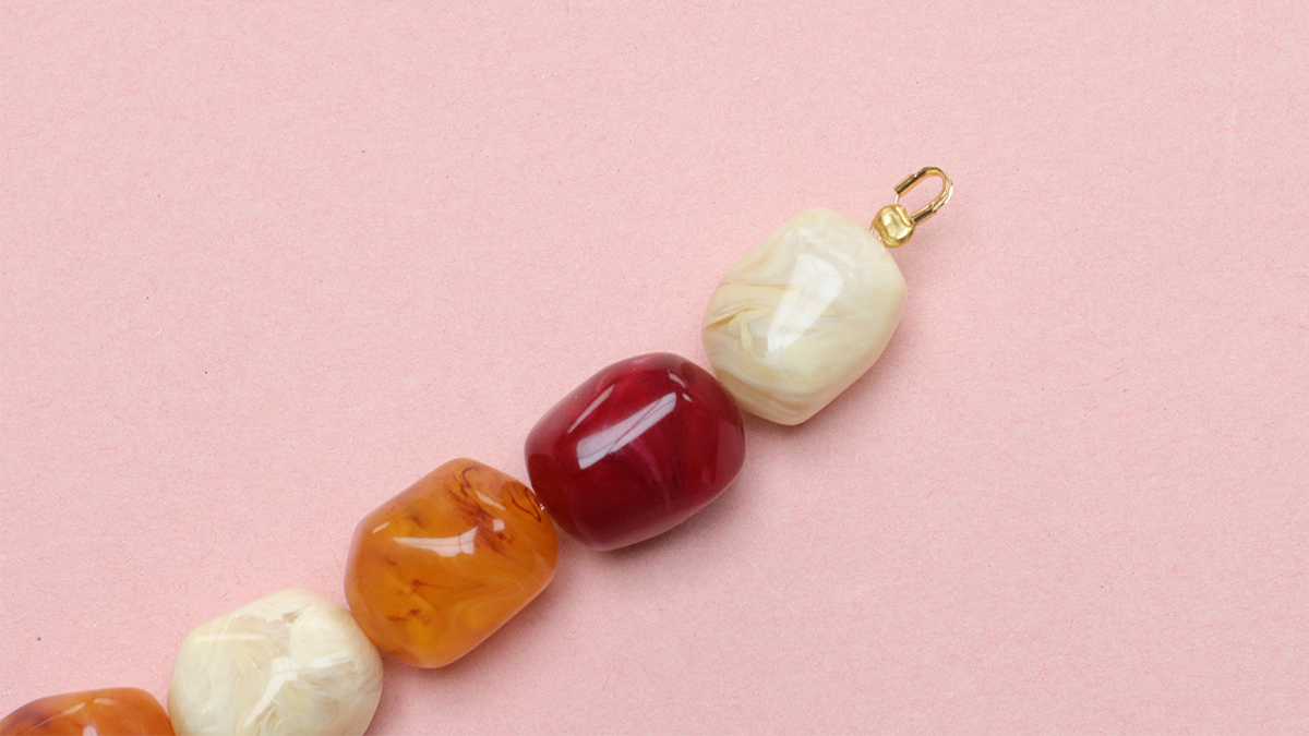 XXL colored pearl necklace with sun pendant : Step 4