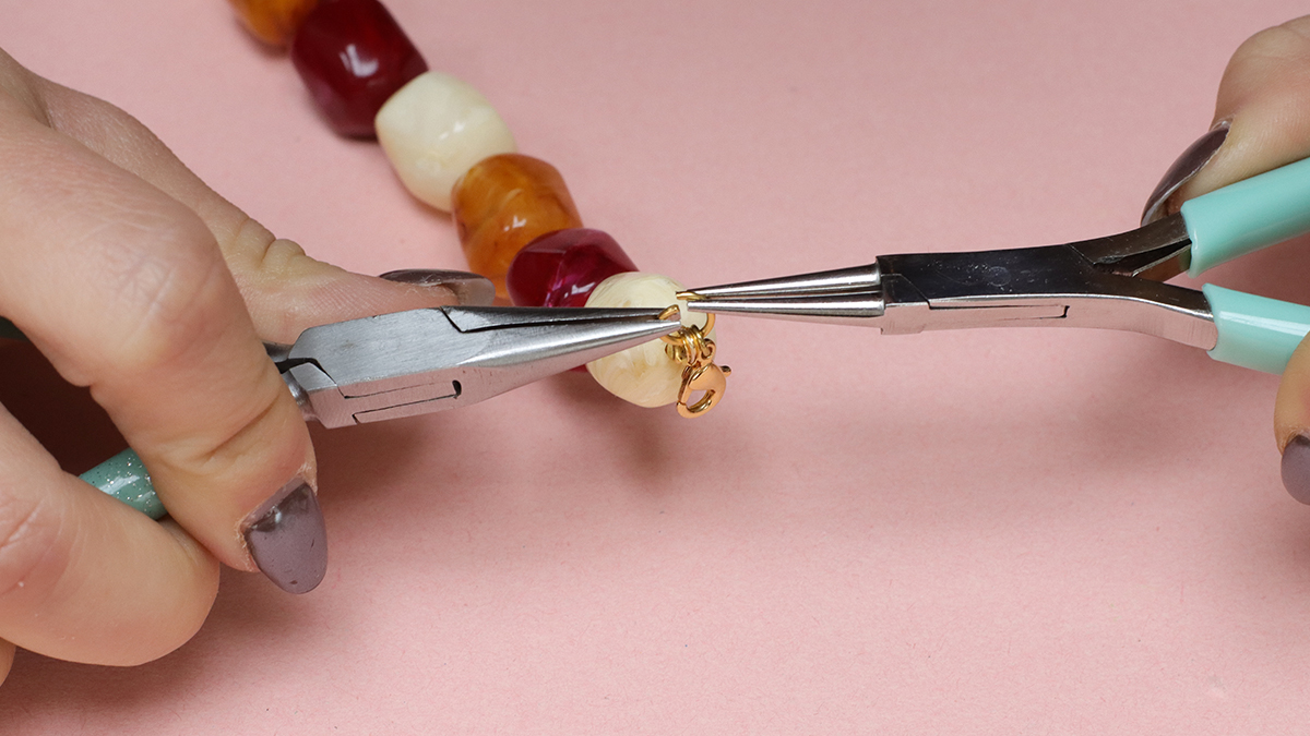 XXL colored pearl necklace with sun pendant : Step 5