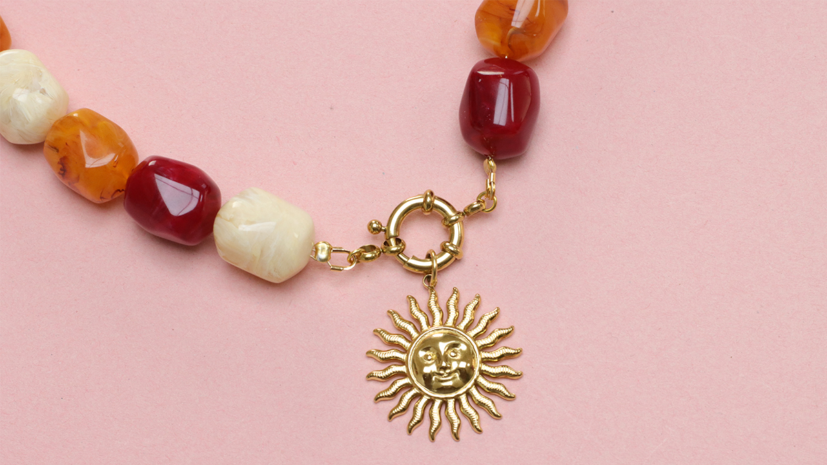 XXL colored pearl necklace with sun pendant : Step 7