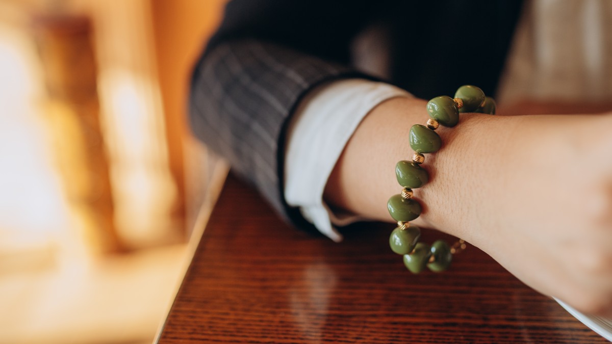 Schema  Khaki resin beads bracelet