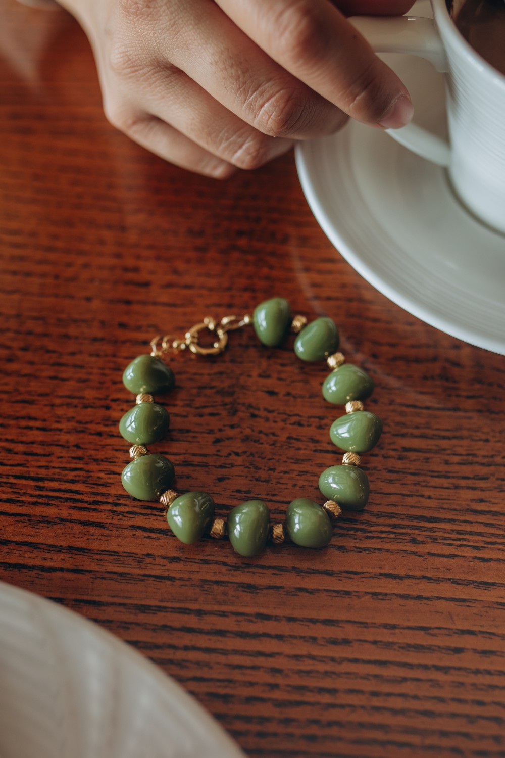 Schema  Khaki resin beads bracelet