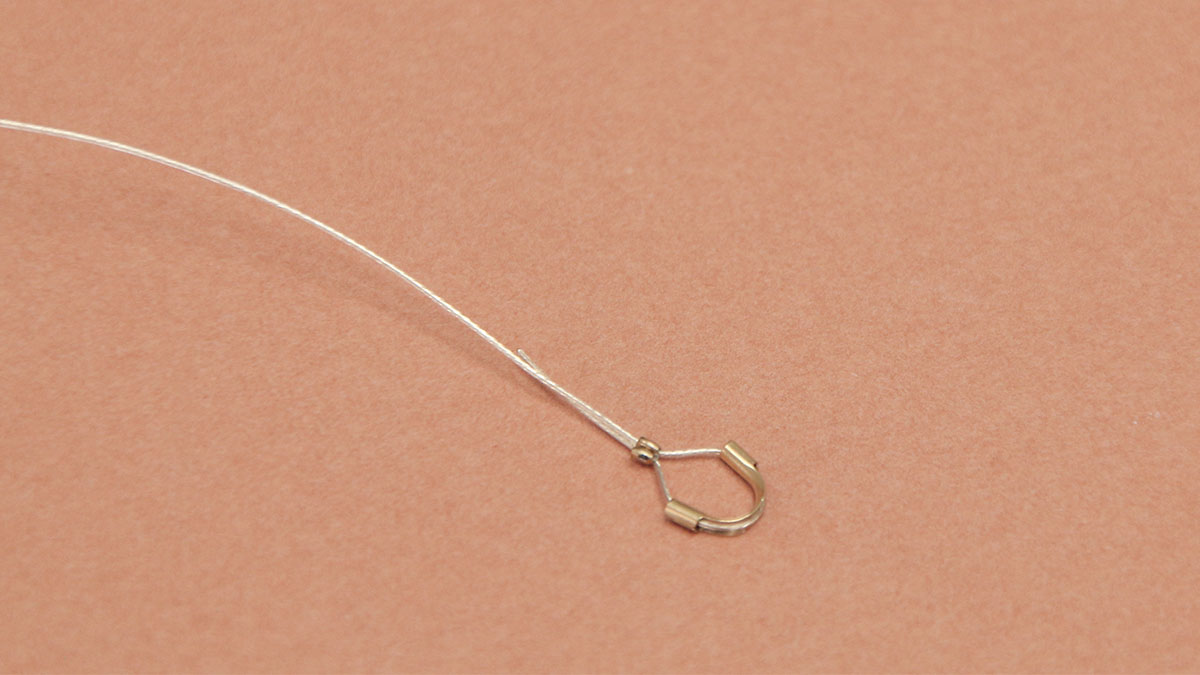 Khaki resin beads bracelet : Step 1