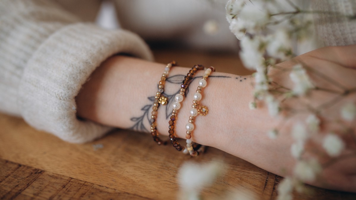 Brown bracelets with natural stones and faceted beads