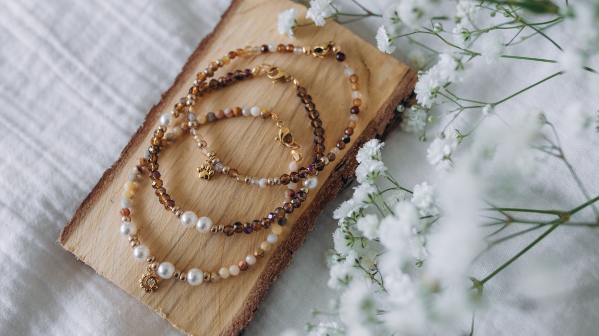 Schema  Brown bracelets with natural stones and faceted beads
