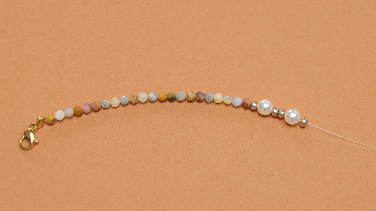 Brown bracelets with natural stones and faceted beads : Step 4