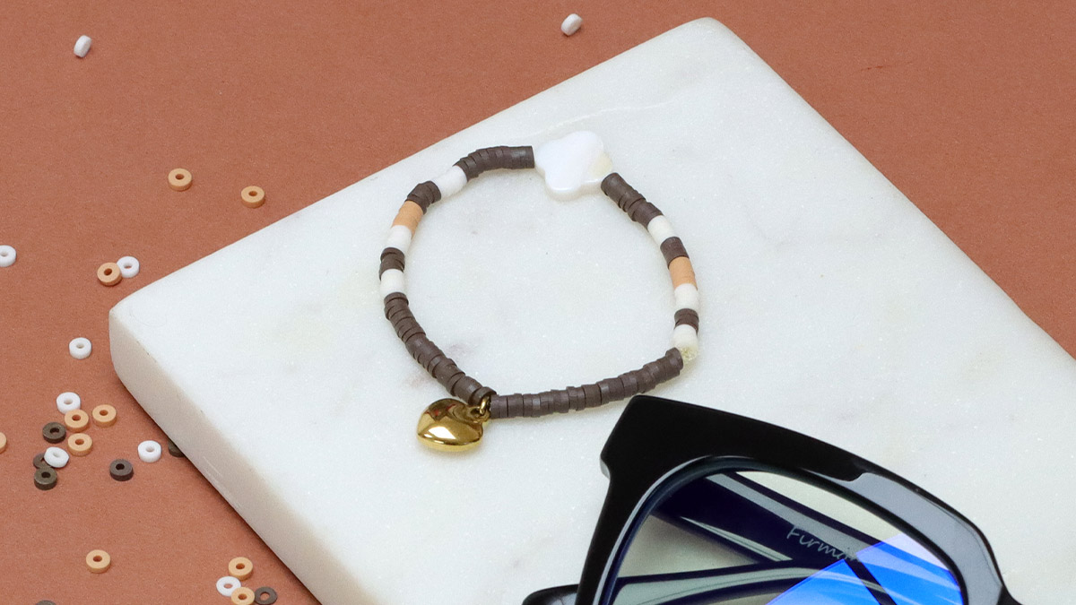 Eyeglass cord with heishi beads Mocha Mousse color : Step 3 Eyeglass cord with heishi beads Mocha Mousse color : Step 3