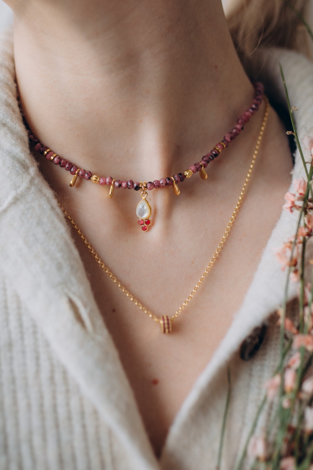 Schema  Double-row natural stone necklace