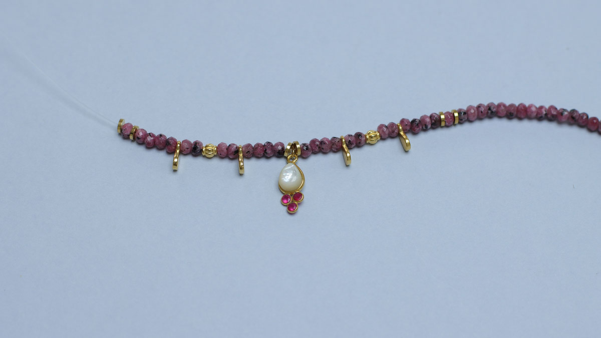 Double-row natural stone necklace : Step 4