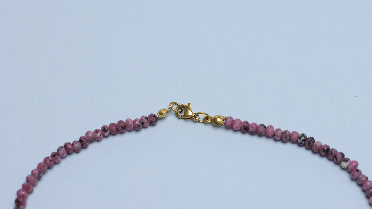 Double-row natural stone necklace : Step 5