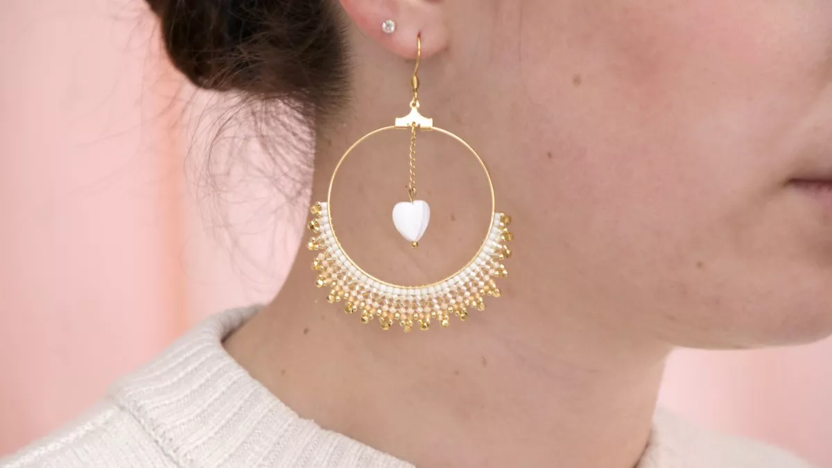 Schema Miyuki and mother-of-pearl herringbone hoop earrings Schema Miyuki and mother-of-pearl herringbone hoop earrings