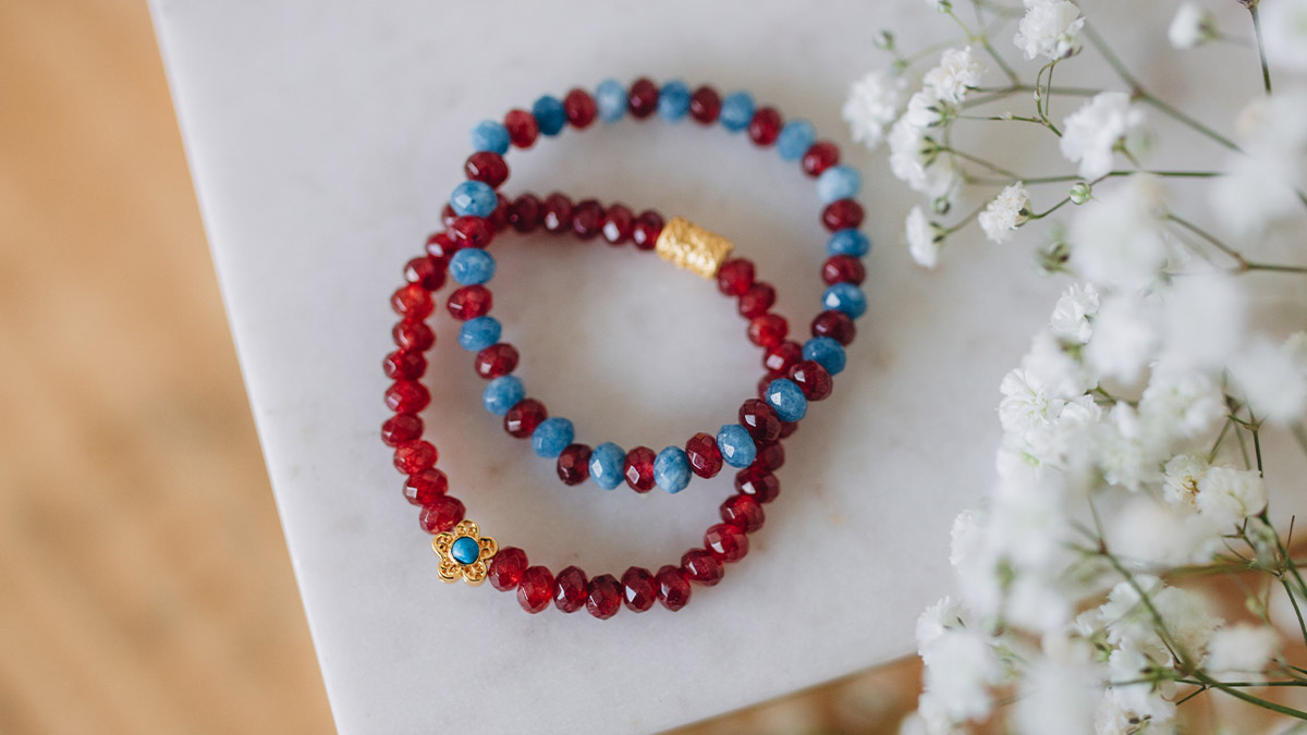 Schema  Indian-inspired elastic bracelets in natural stones