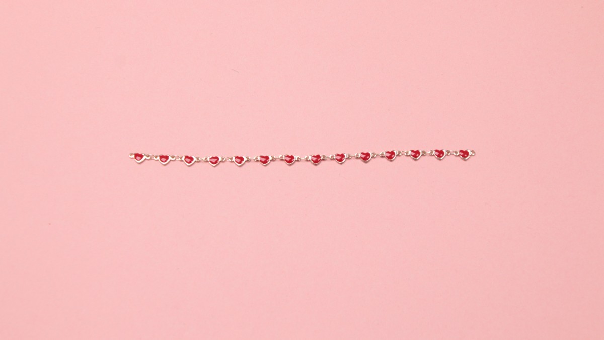 Red hearts bracelet very easy to make : Step 1 Red hearts bracelet very easy to make : Step 1