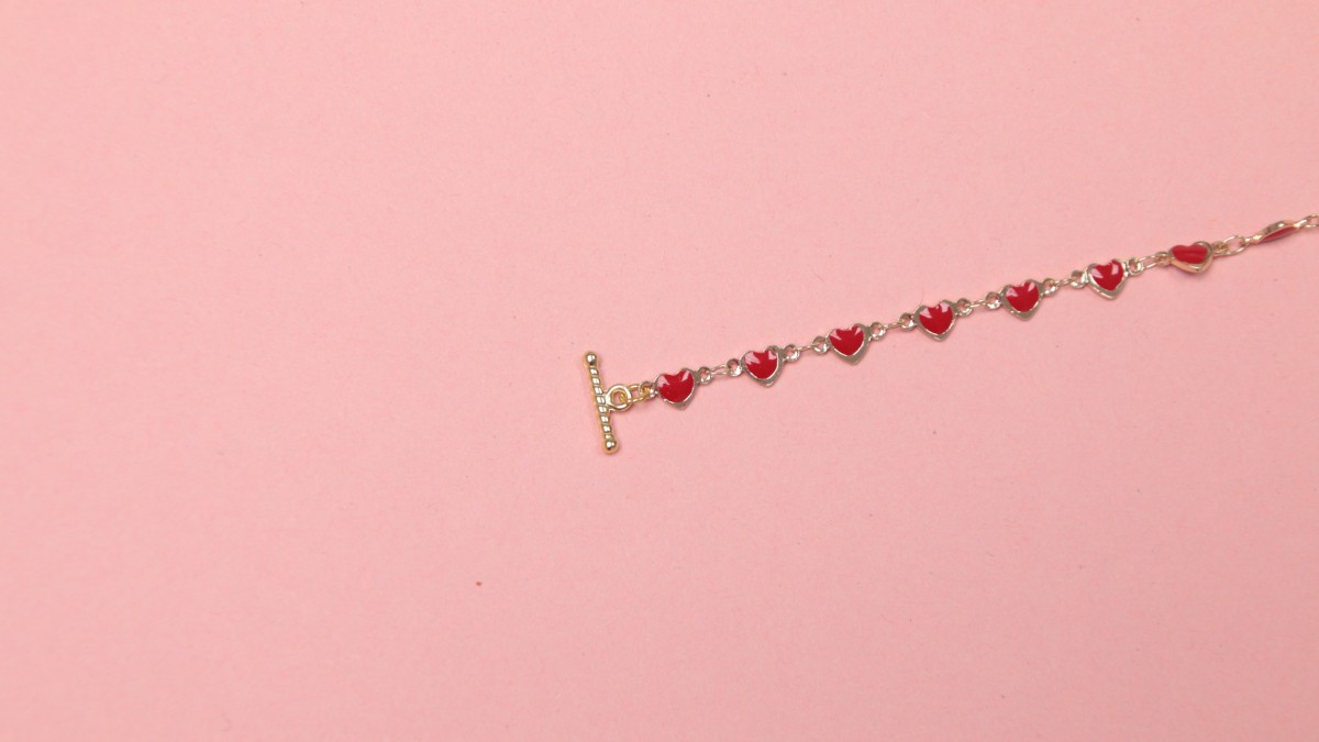 Red hearts bracelet very easy to make : Step 2 Red hearts bracelet very easy to make : Step 2