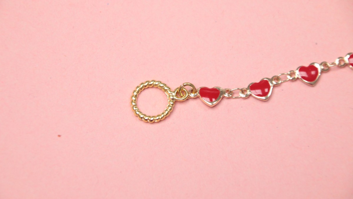 Red hearts bracelet very easy to make : Step 3 Red hearts bracelet very easy to make : Step 3