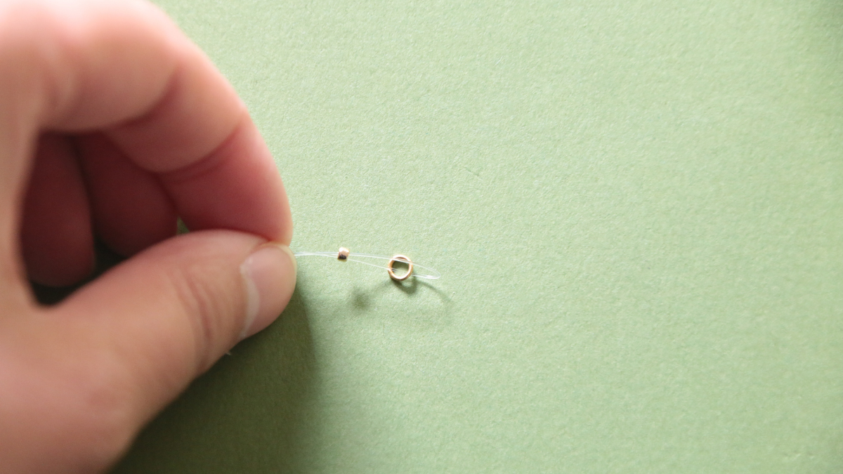 Pink bracelet with resin beads and flower charm : Step 1