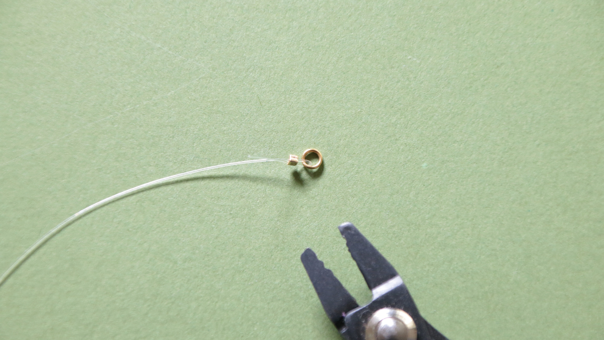 Pink bracelet with resin beads and flower charm : Step 2