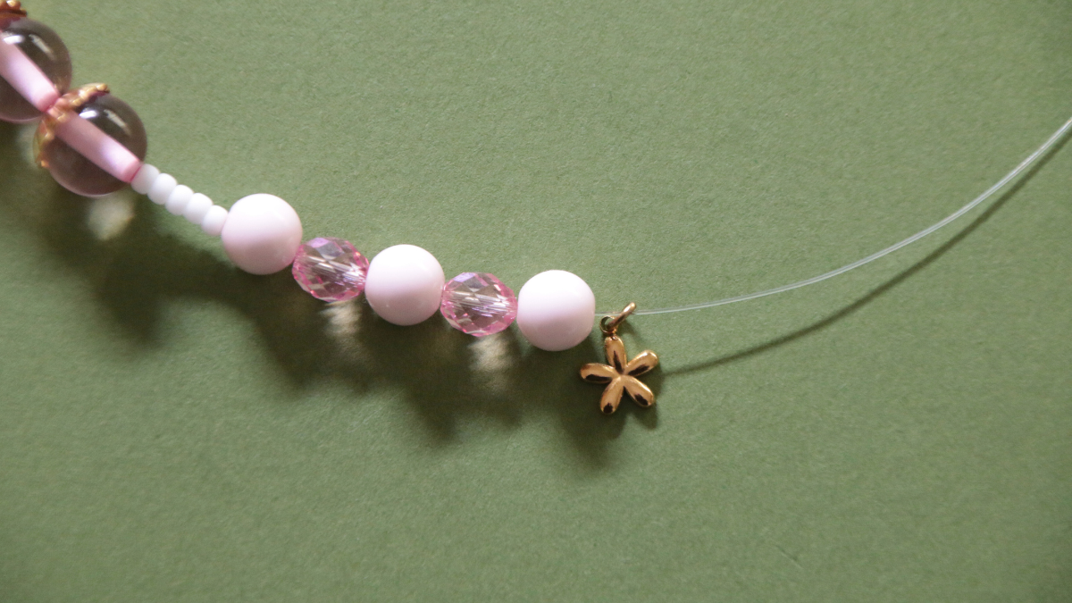 Pink bracelet with resin beads and flower charm : Step 7