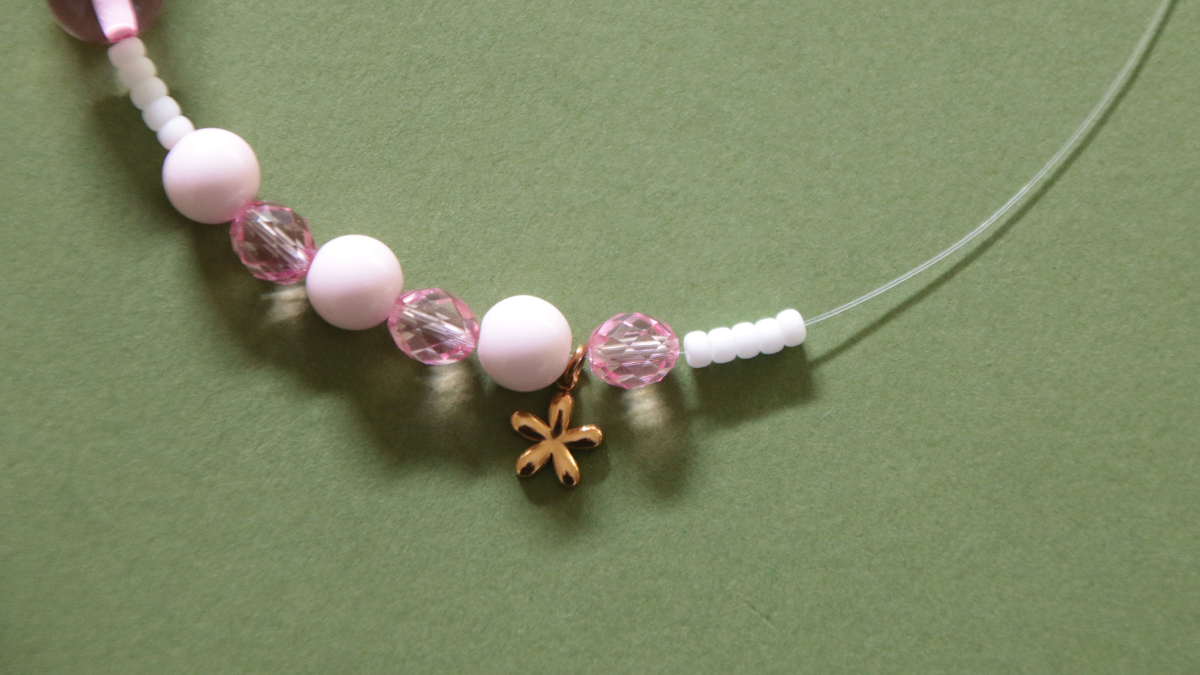 Pink bracelet with resin beads and flower charm : Step 8