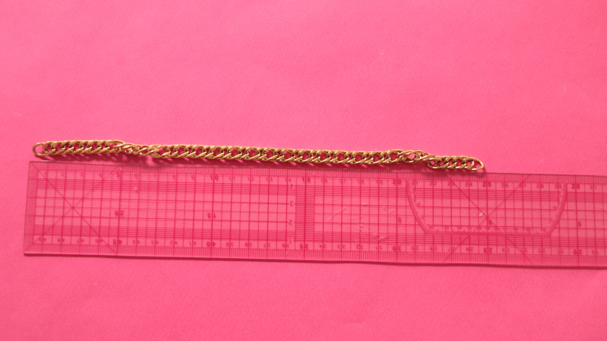 Necklace with large beads and butterfly pendant : Step 1 Necklace with large beads and butterfly pendant : Step 1