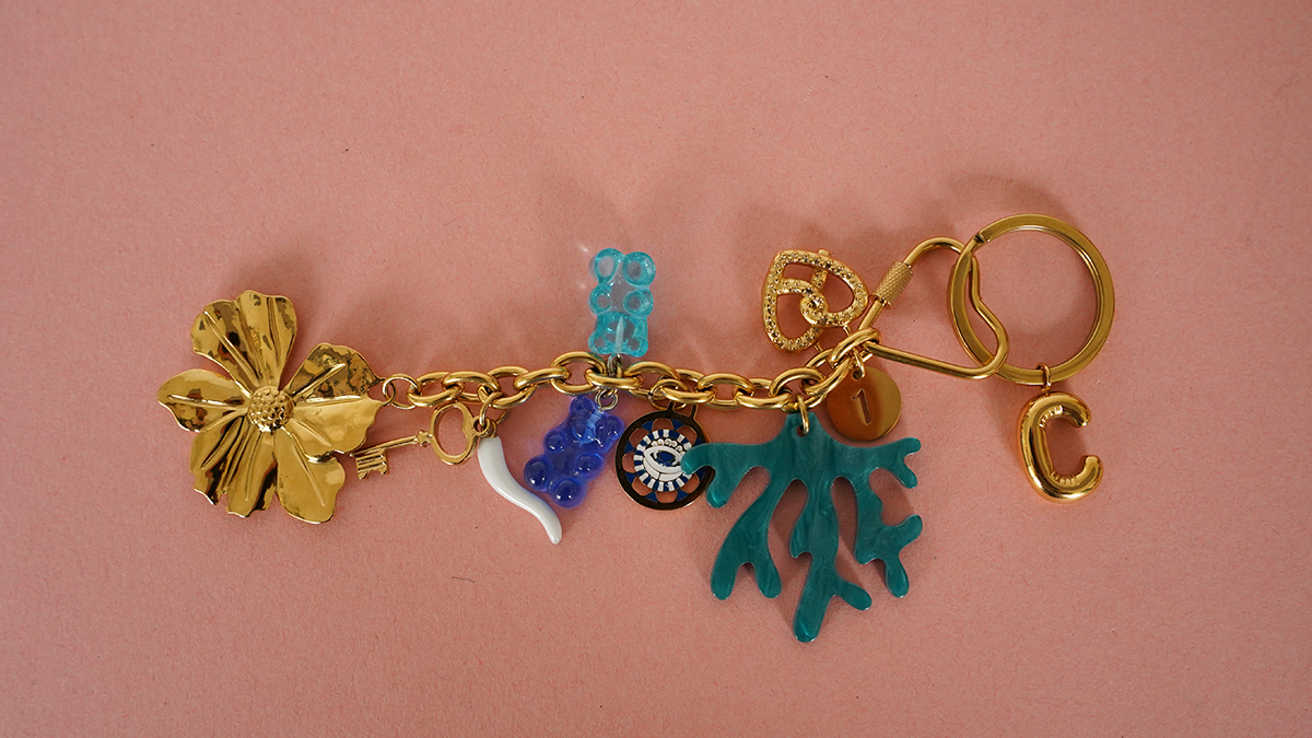 Bag jewel with letter and snake pendant : Step 10