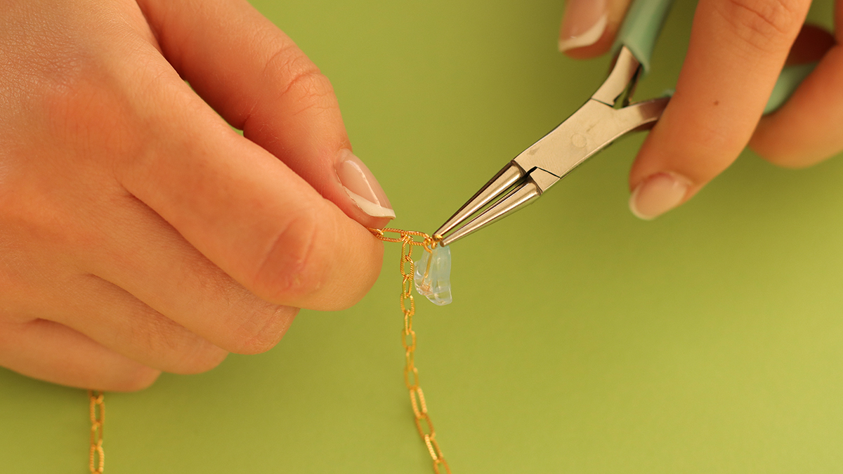 Pink and green necklaces with butterfly pendant and flower beads : Step 10