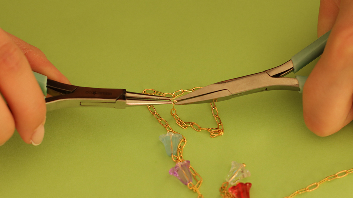 Pink and green necklaces with butterfly pendant and flower beads : Step 13