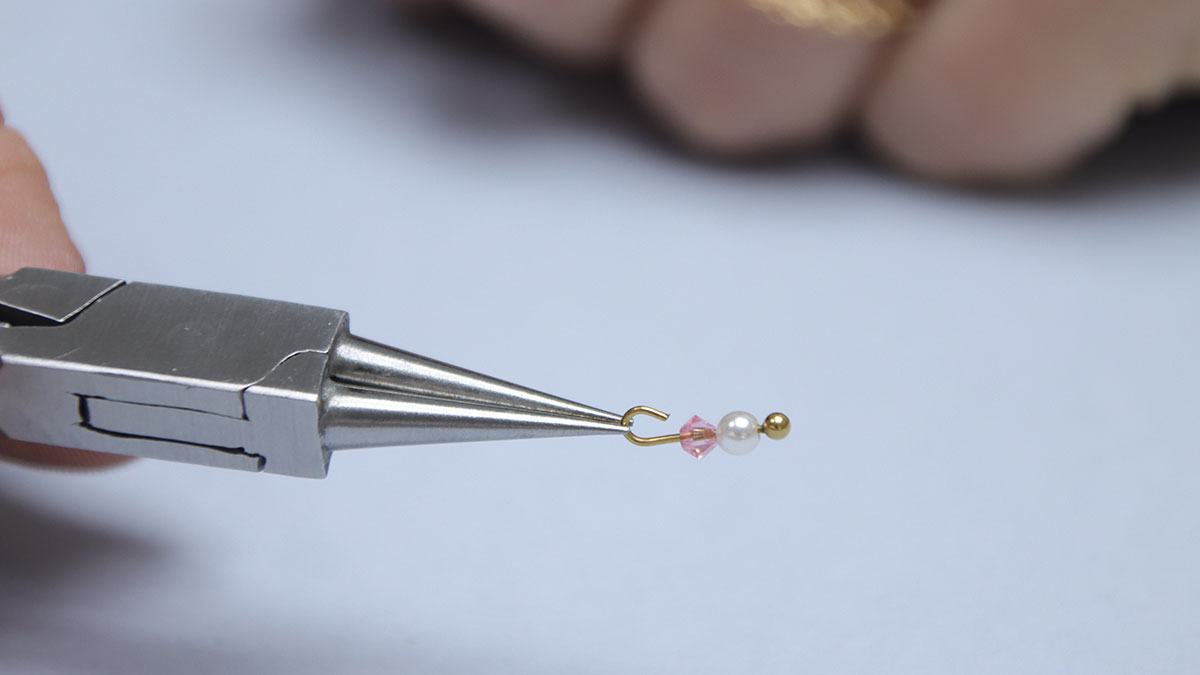 Flower earrings with pearly beads : Step 2 Flower earrings with pearly beads : Step 2