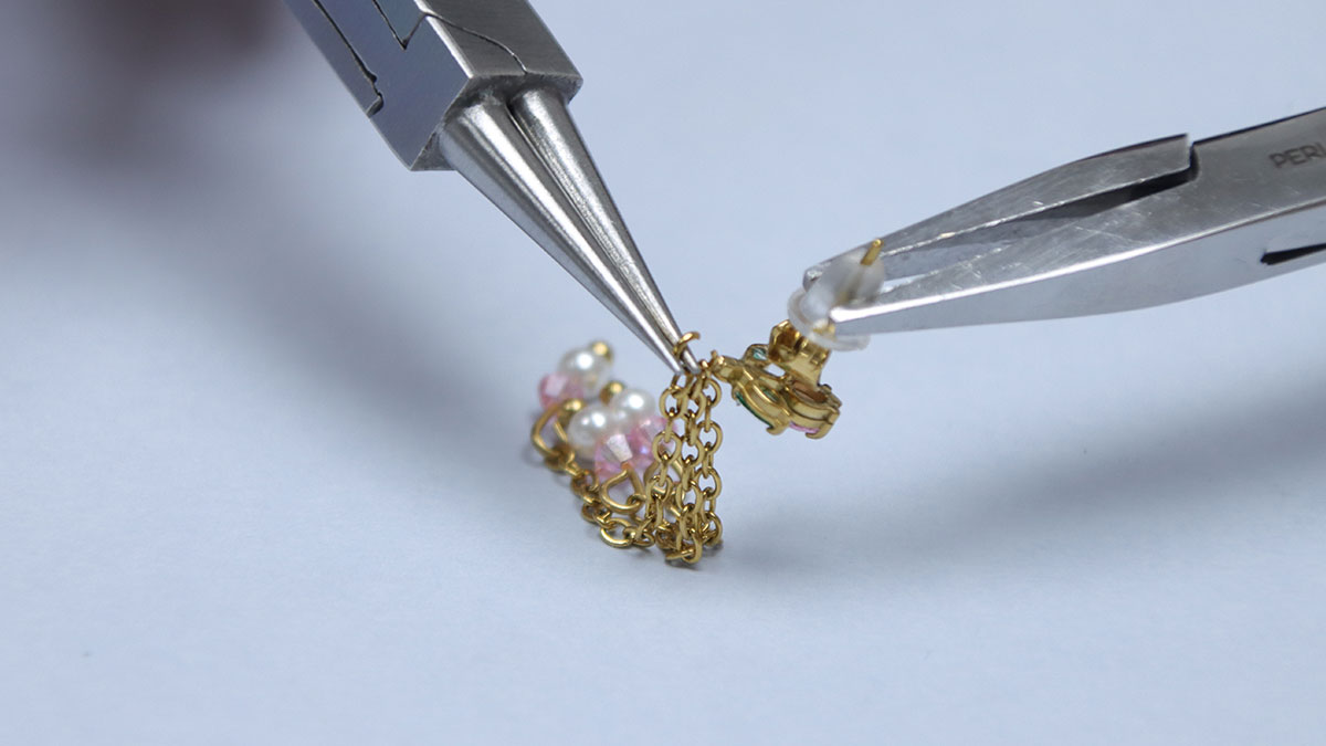 Flower earrings with pearly beads : Step 5 Flower earrings with pearly beads : Step 5