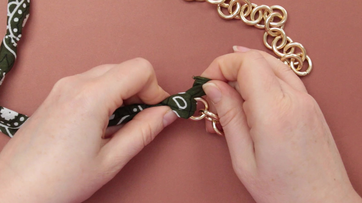 Women's Bandana necklace with sun pendant : Step 5