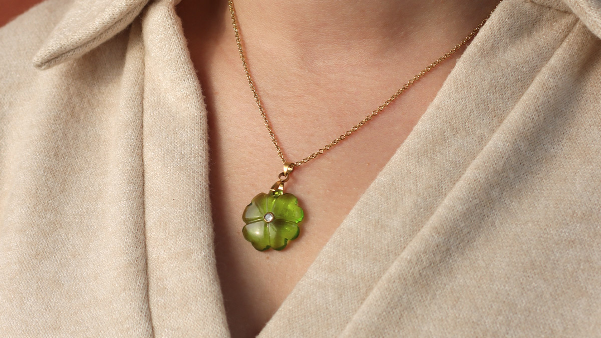 Stone 4-leaf clover necklace