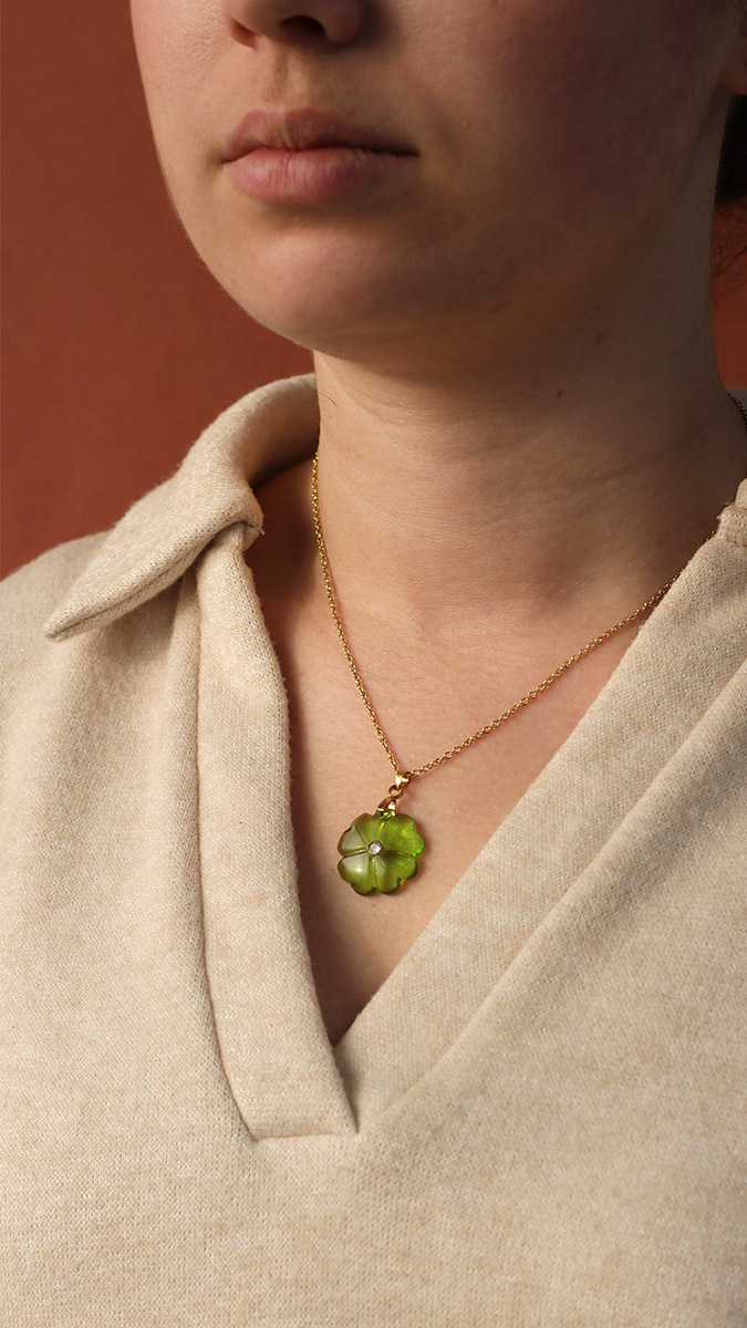 Stone 4-leaf clover necklace