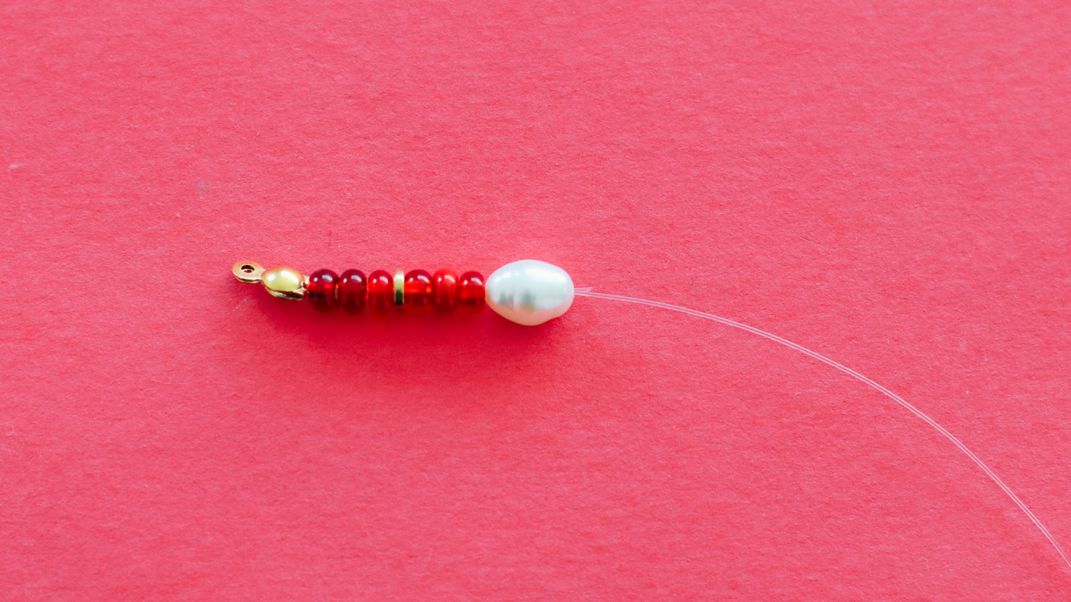 Seed beads and freshwater pearls red bracelet : Step 3
