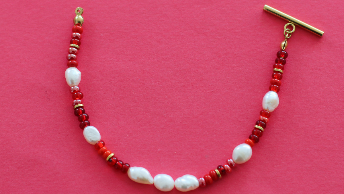 Seed beads and freshwater pearls red bracelet : Step 5