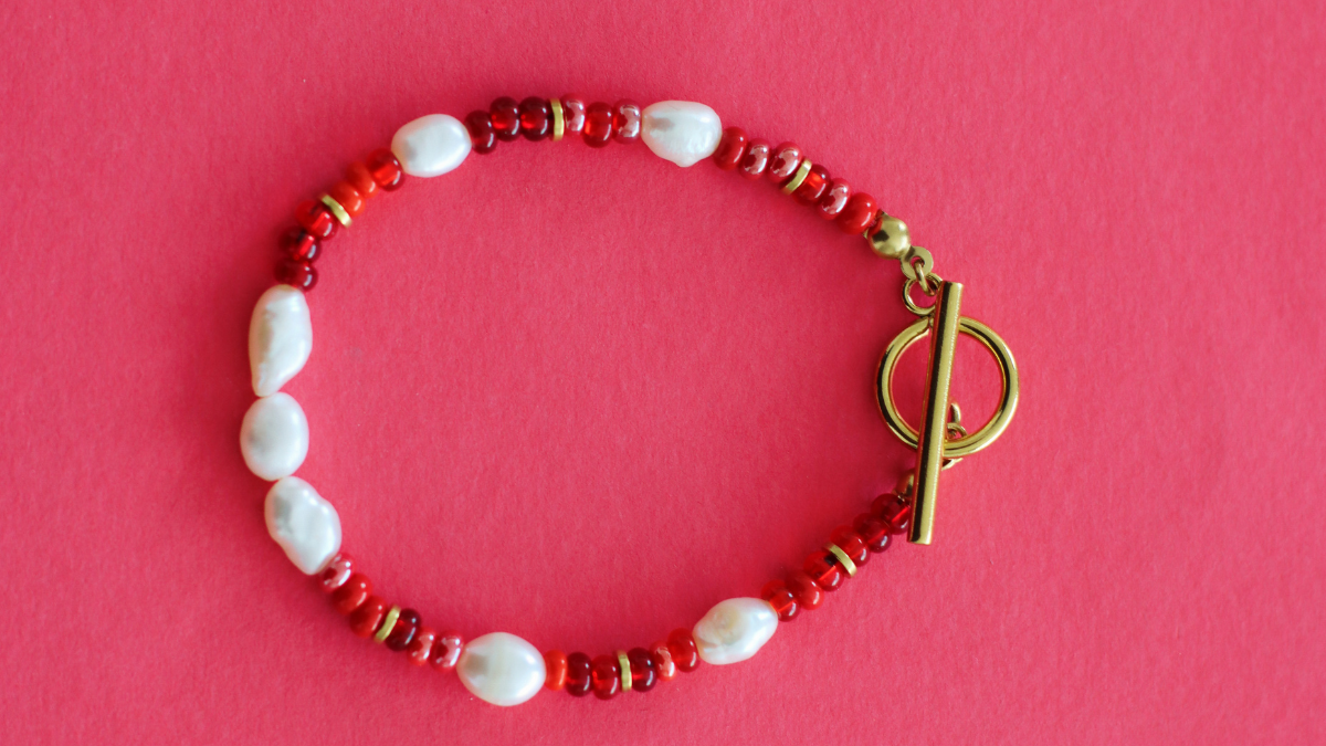 Seed beads and freshwater pearls red bracelet : Step 6