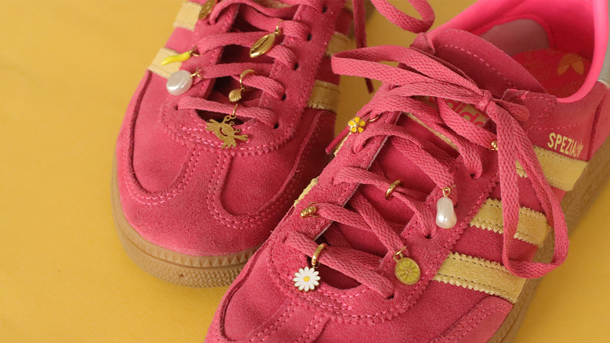 Schema DIY: Customize sneakers with charms Schema DIY: Customize sneakers with charms