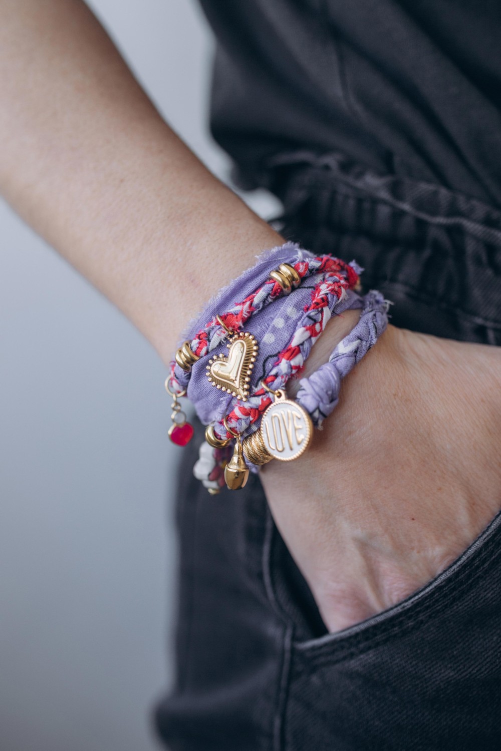 Schema  Bandana bracelet tutorial with charms