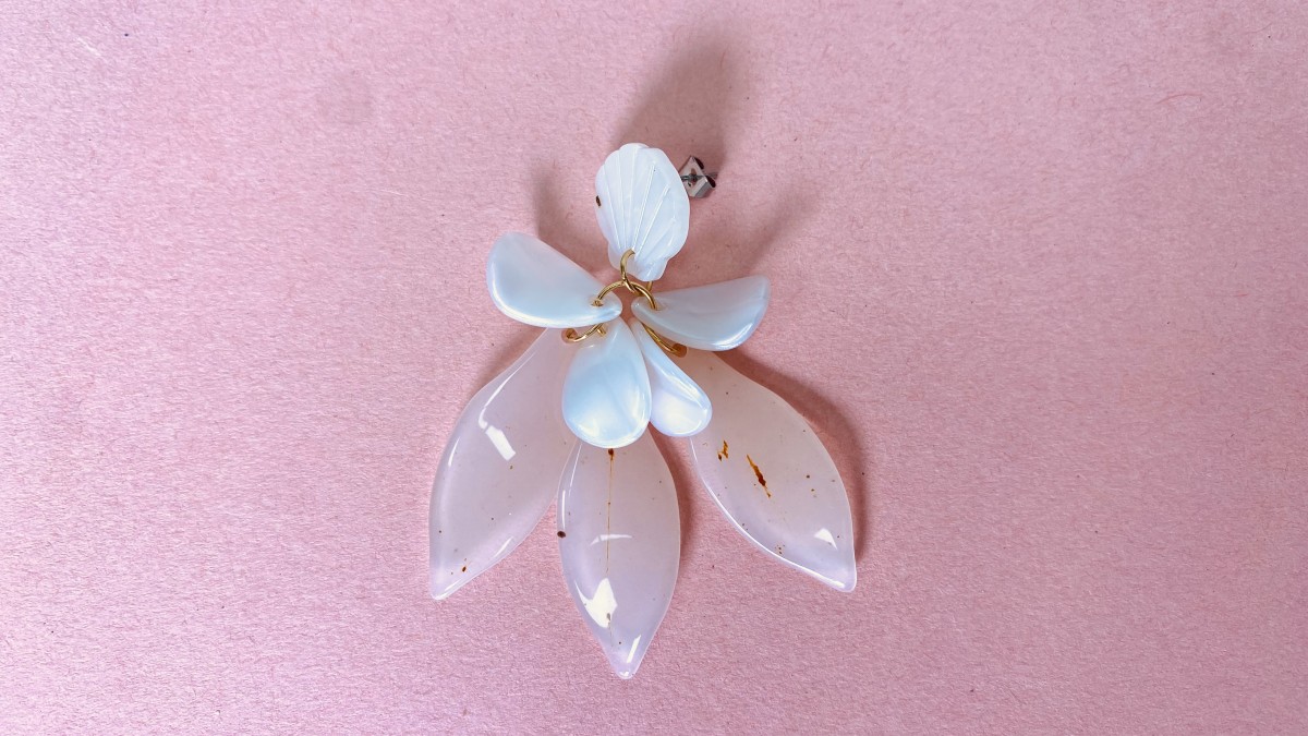 Flower earrings in resin and stainless steel, gold-plated : Step 7 Flower earrings in resin and stainless steel, gold-plated : Step 7