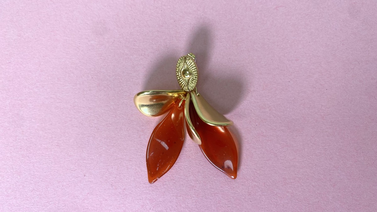 Flower earrings in resin and stainless steel, gold-plated : Step 9 Flower earrings in resin and stainless steel, gold-plated : Step 9