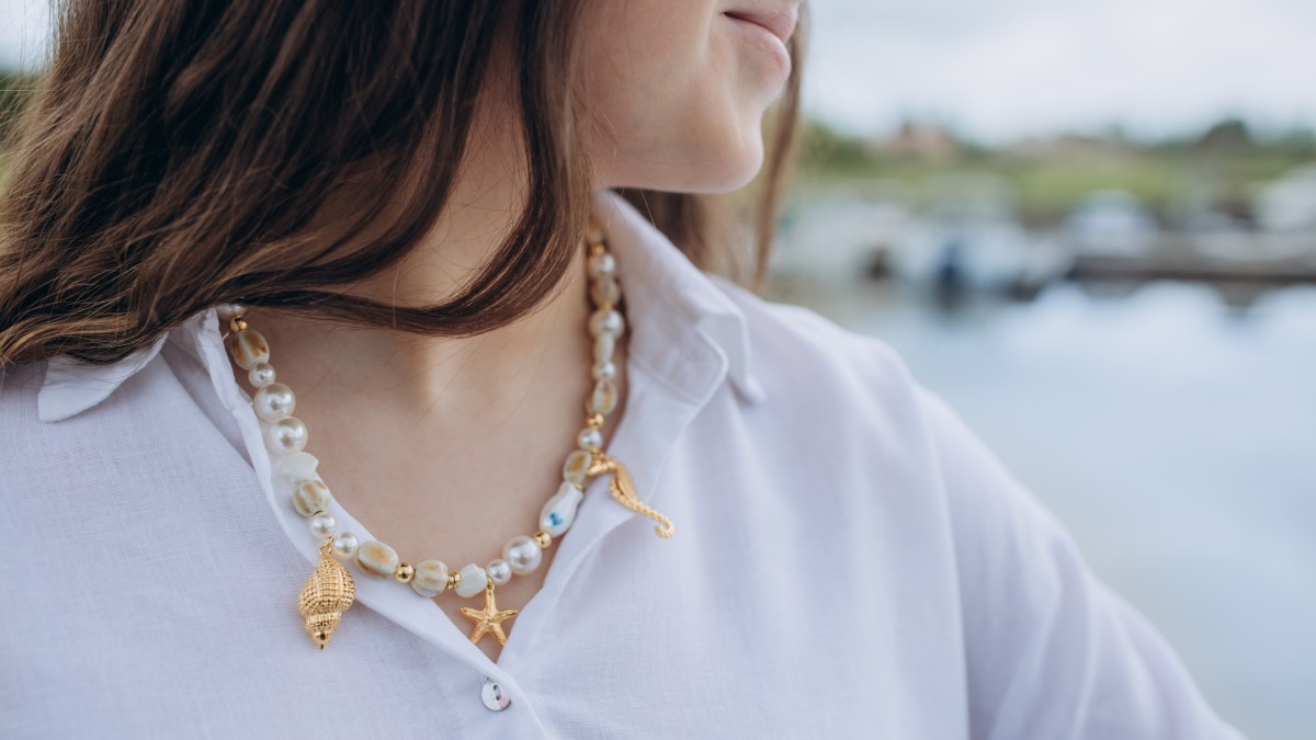 Schema  Necklace with ceramic beads, mother-of-pearl beads and marine charms