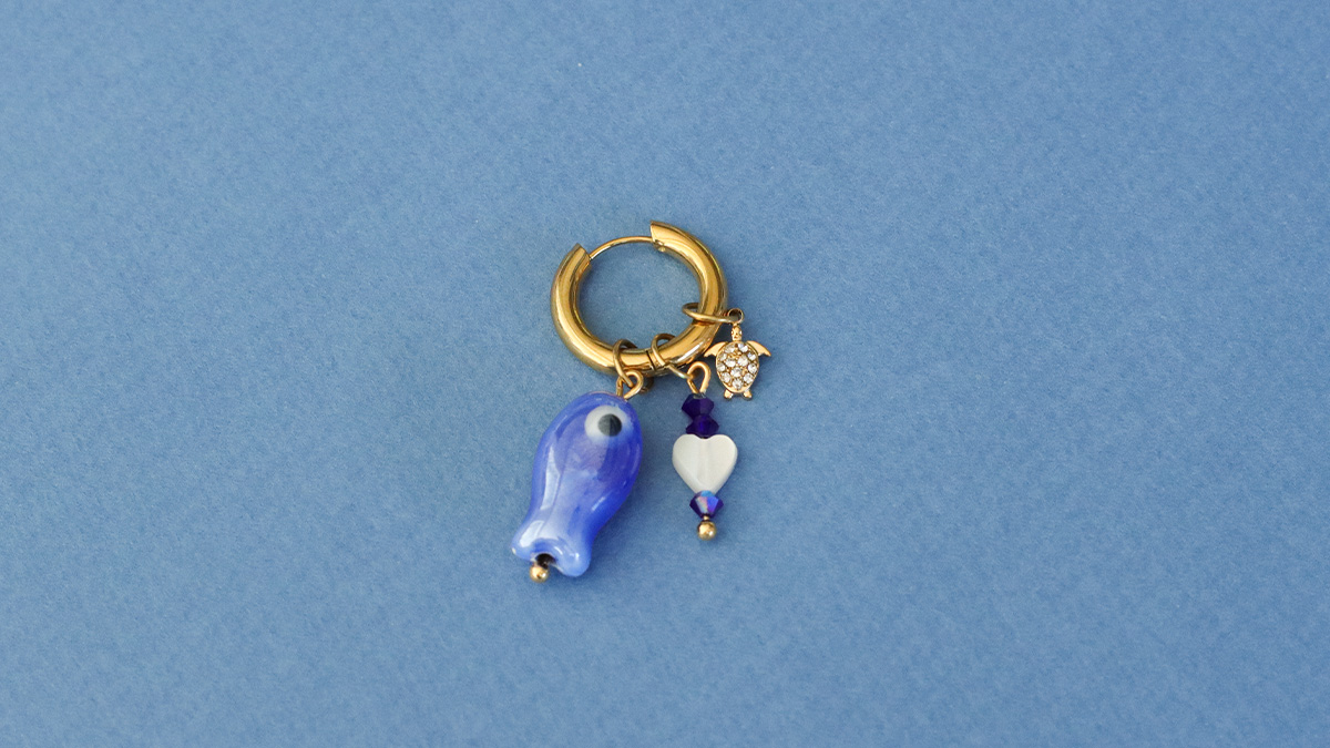 Creole earrings with fish pendant : Step 3