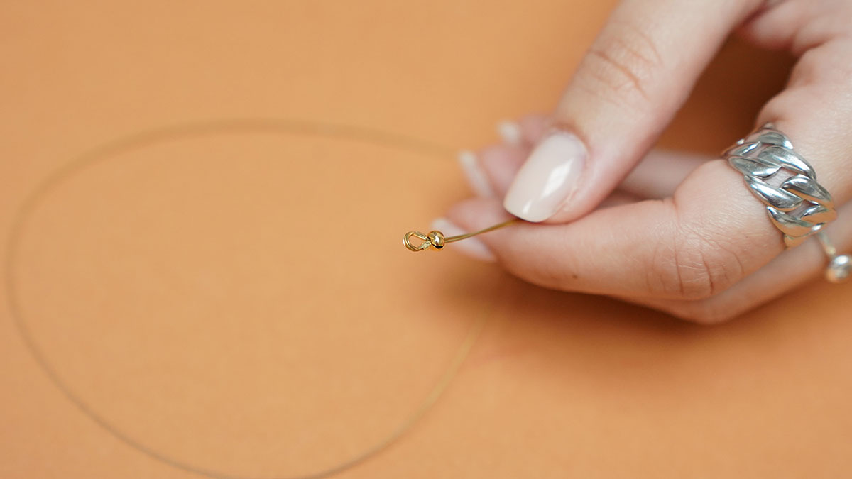 Necklace with blue ceramic beads and freshwater pearls : Step 2