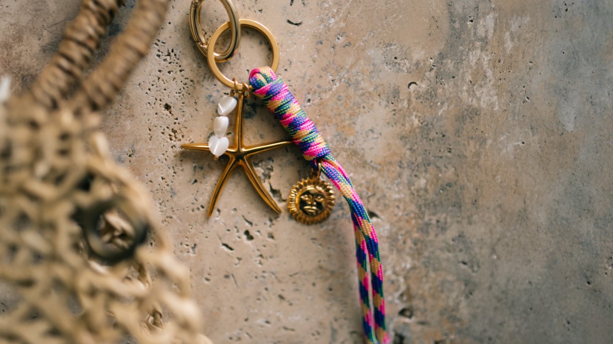 Summer bag jewel with paracord