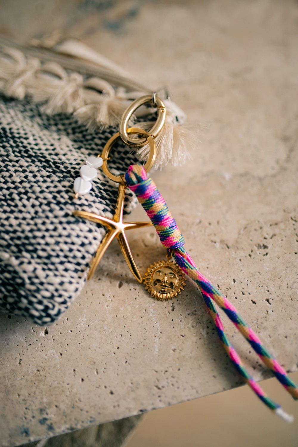 Summer bag jewel with paracord