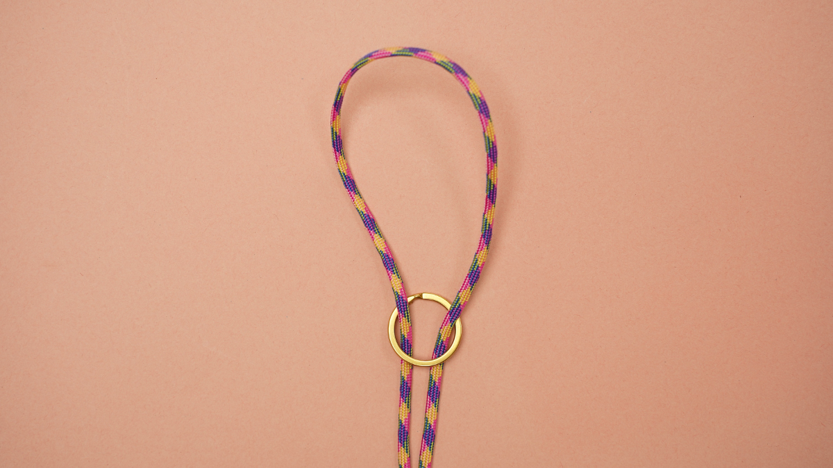 Summer bag jewel with paracord : Step 1