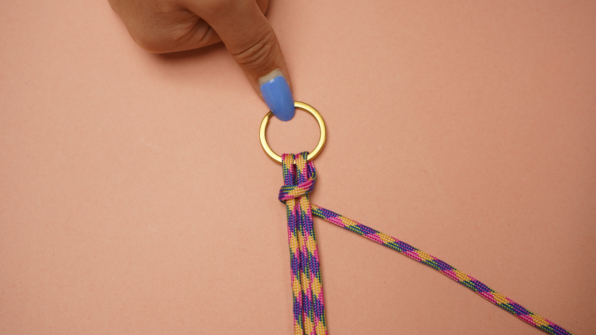 Summer bag jewel with paracord : Step 2