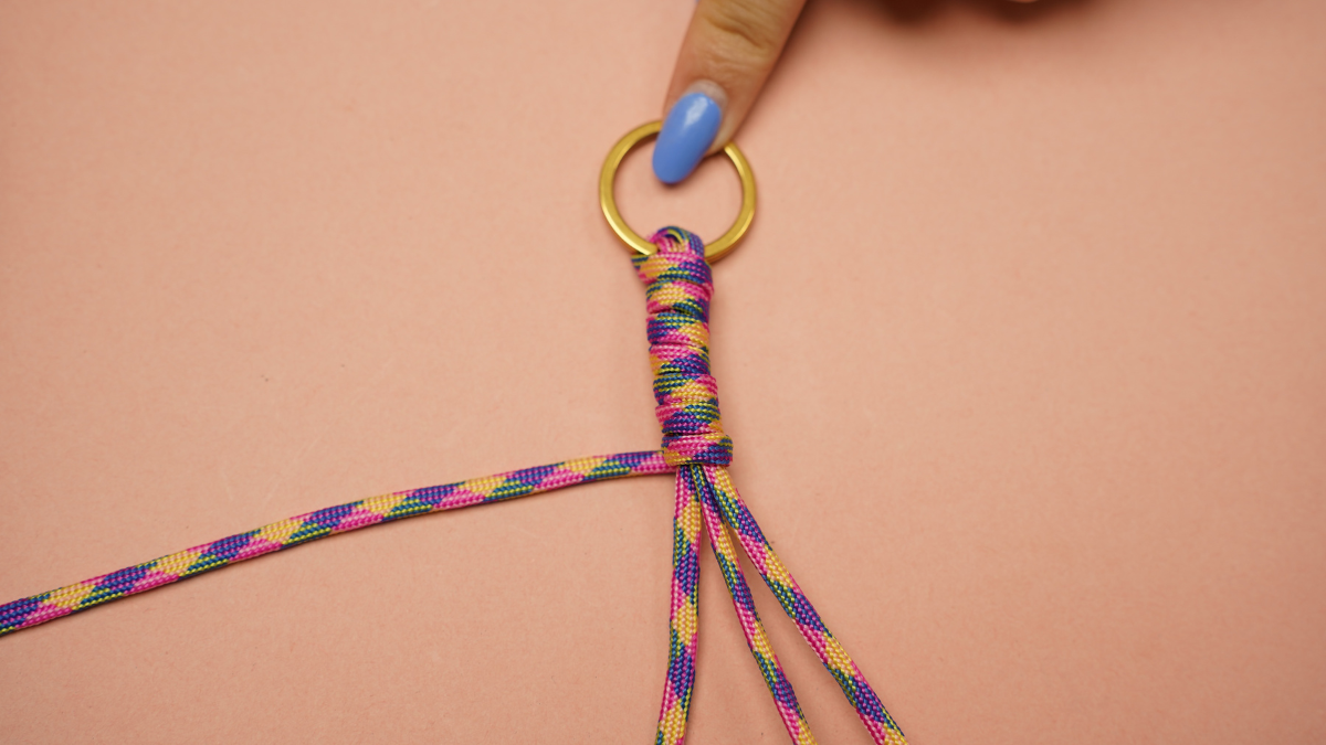 Summer bag jewel with paracord : Step 3