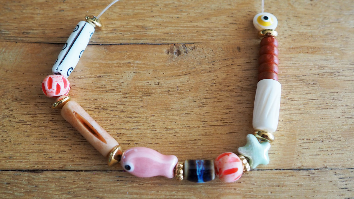 Elastic bracelets with natural beads : Step 5 Elastic bracelets with natural beads : Step 5